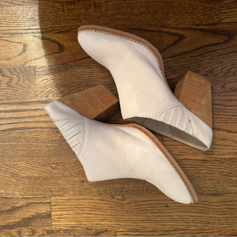 Jeffrey Campbell Women's Cream Mules - Picture 2 of 3